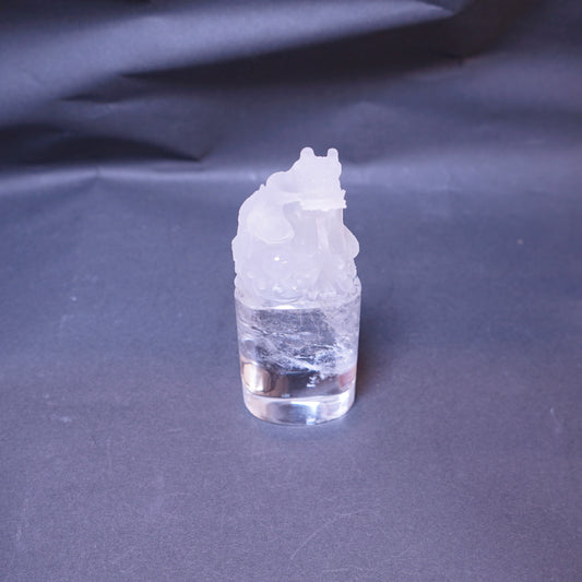 龍彫水晶(右顔)