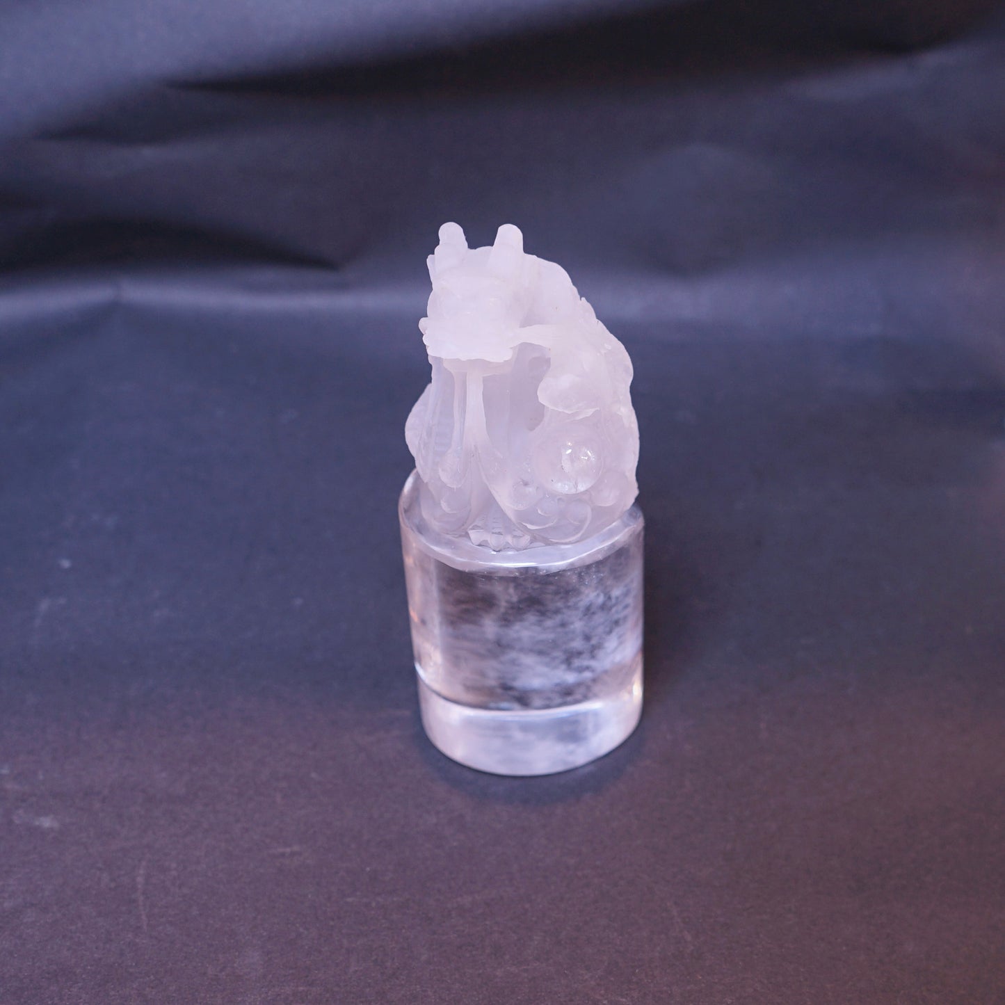 龍彫水晶(左顔)