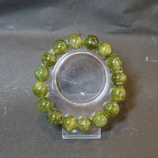 ベスビオナイト