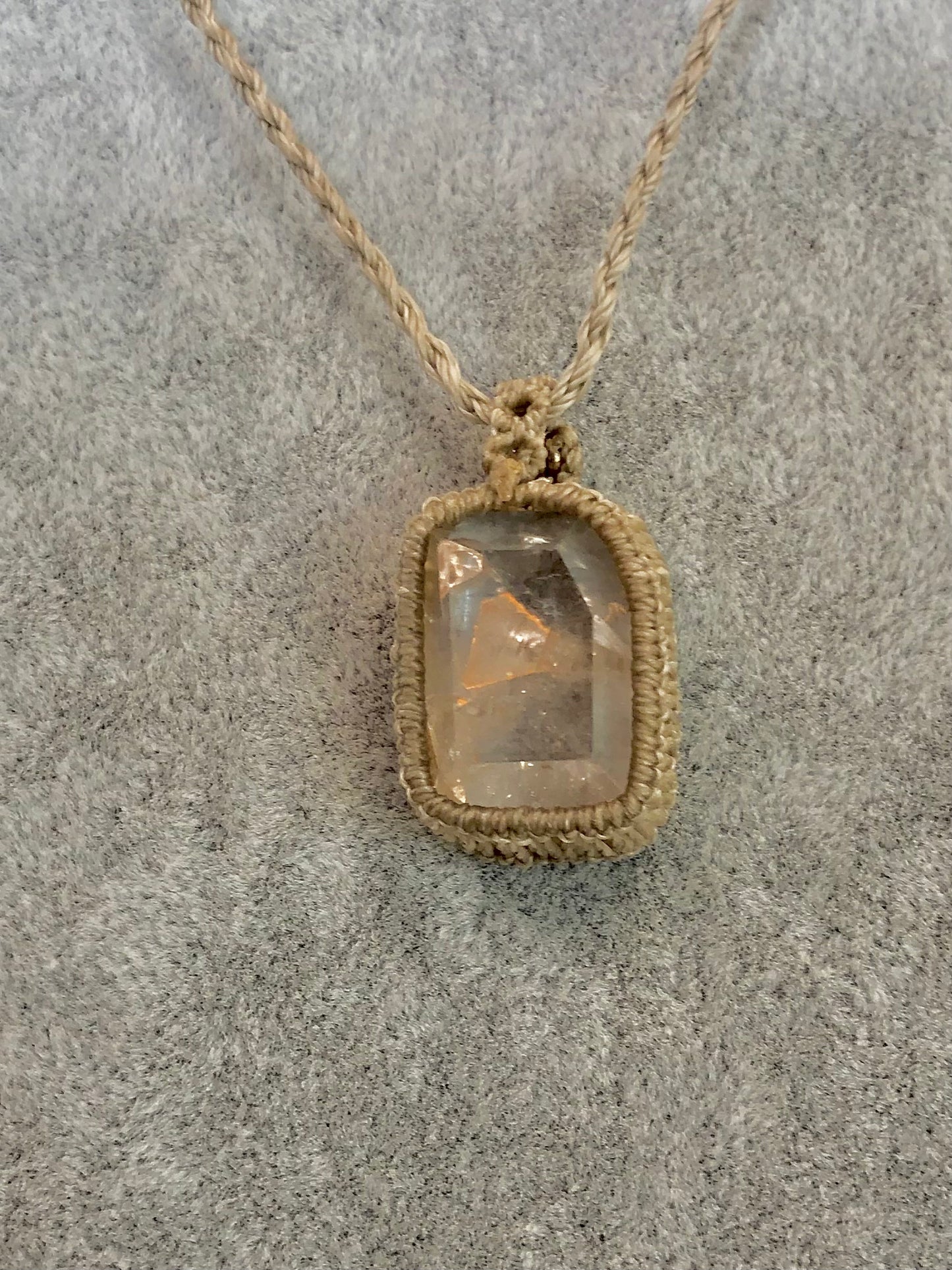 マニフェストクォーツ(貫入水晶、クォーツインクォーツ)