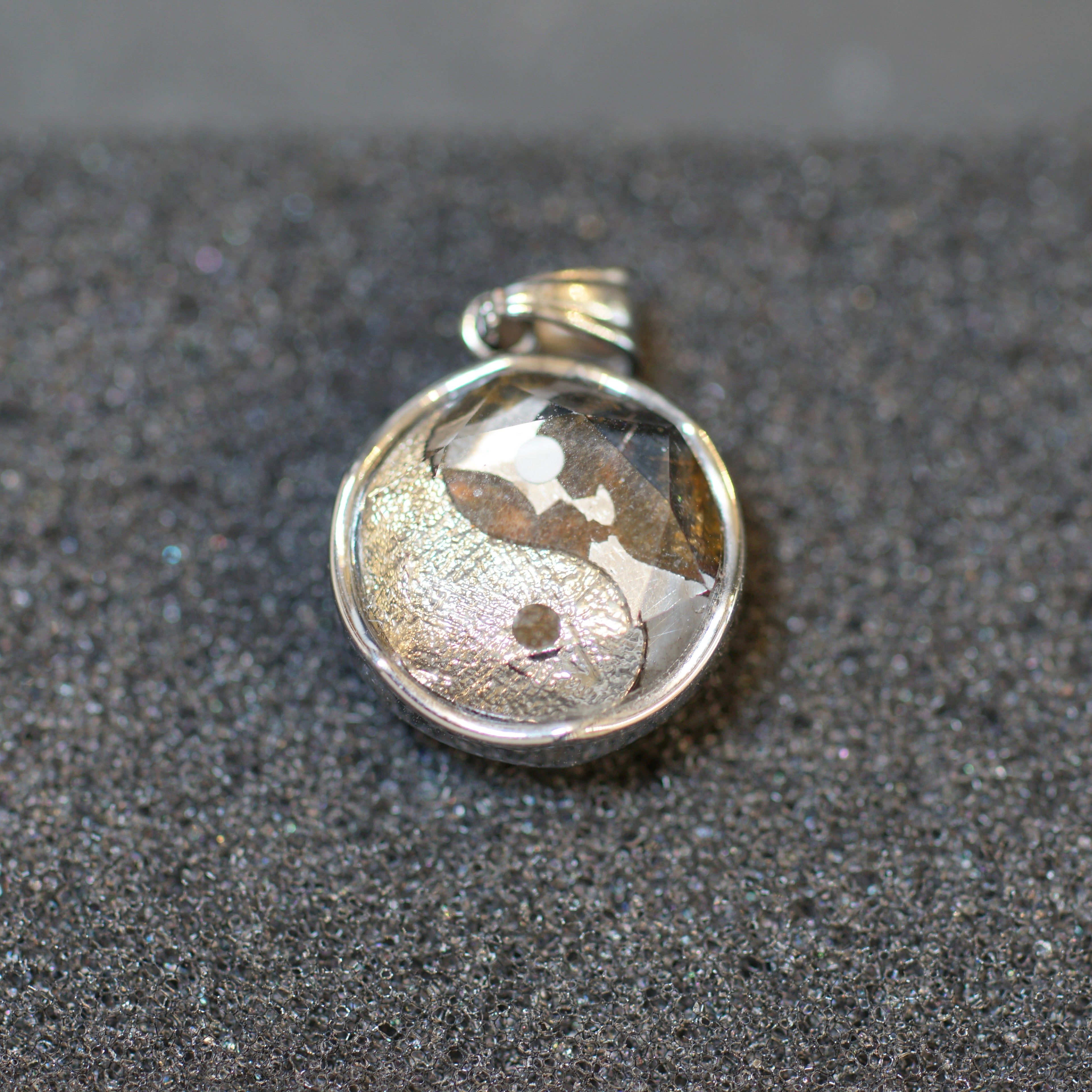 ギベオン&パラサイト隕石太極図ペンダントトップ – sucredecristal