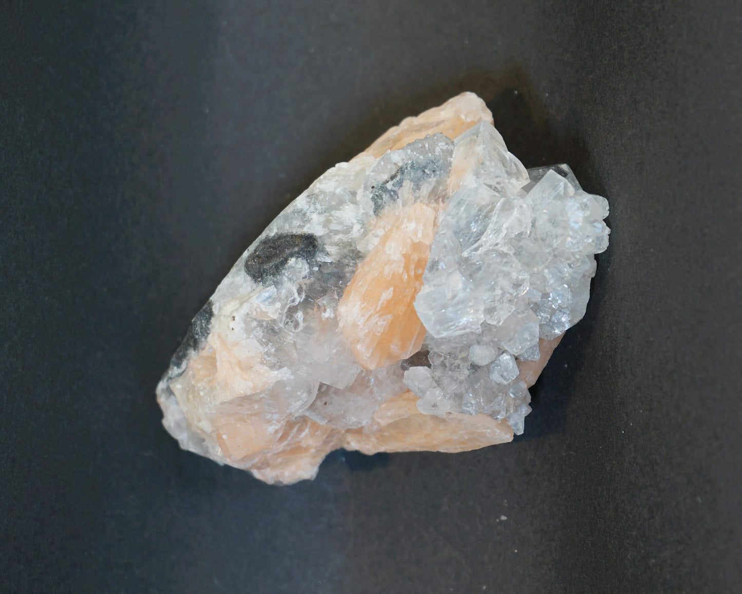 アポフィライト／スティルバイト　共生